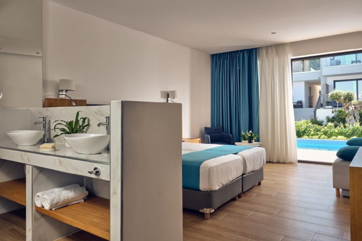 Cavo Orient Beach Hotel