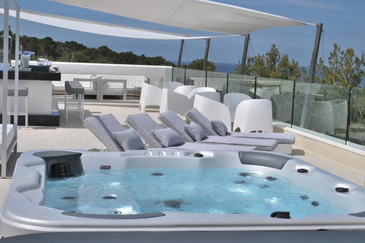 PORTINATX BEACH CLUB HOTEL