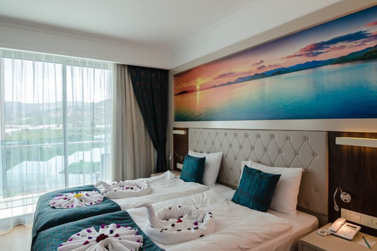 THE LUMOS DELUXE RESORT HOTEL SPA