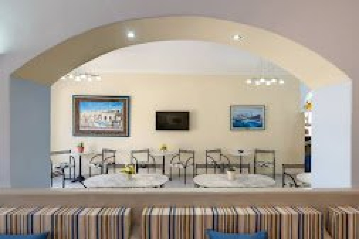 Akis Hotel (Kamari Santorini)