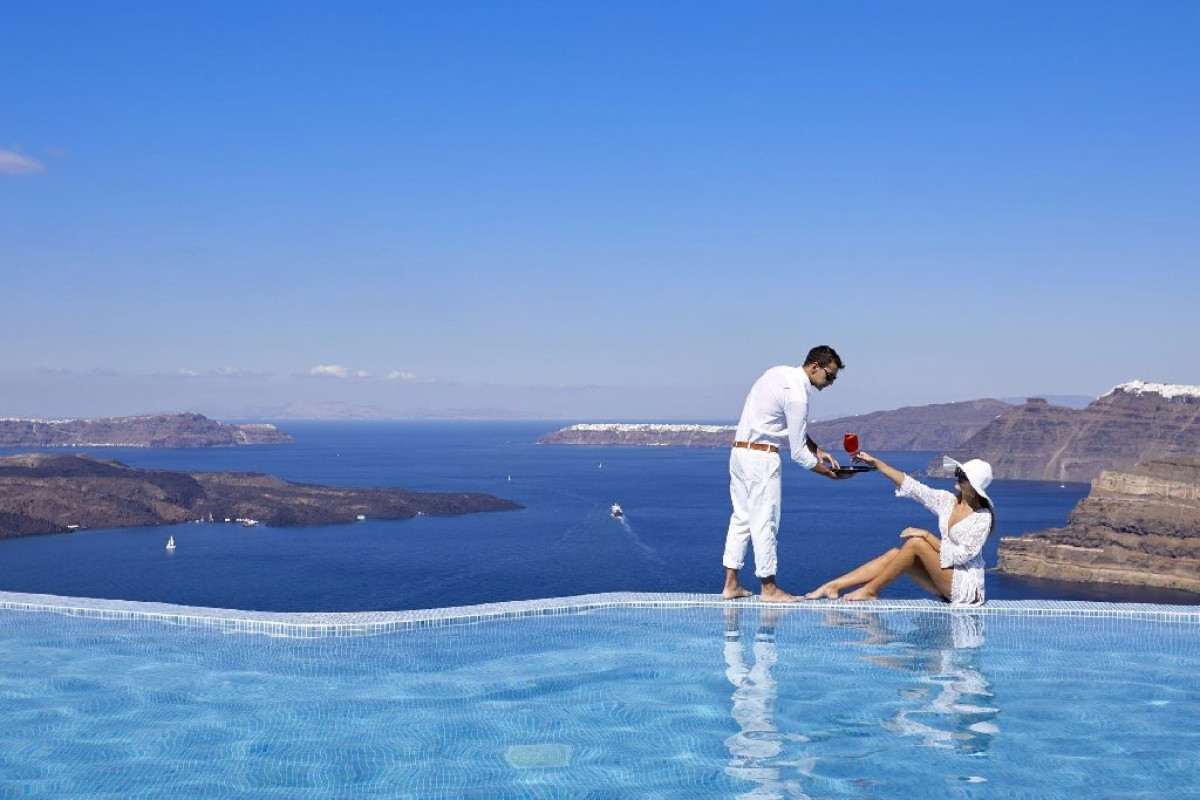 Suites of the Gods Cave Spa Hotel (Megalochori - Santorini)