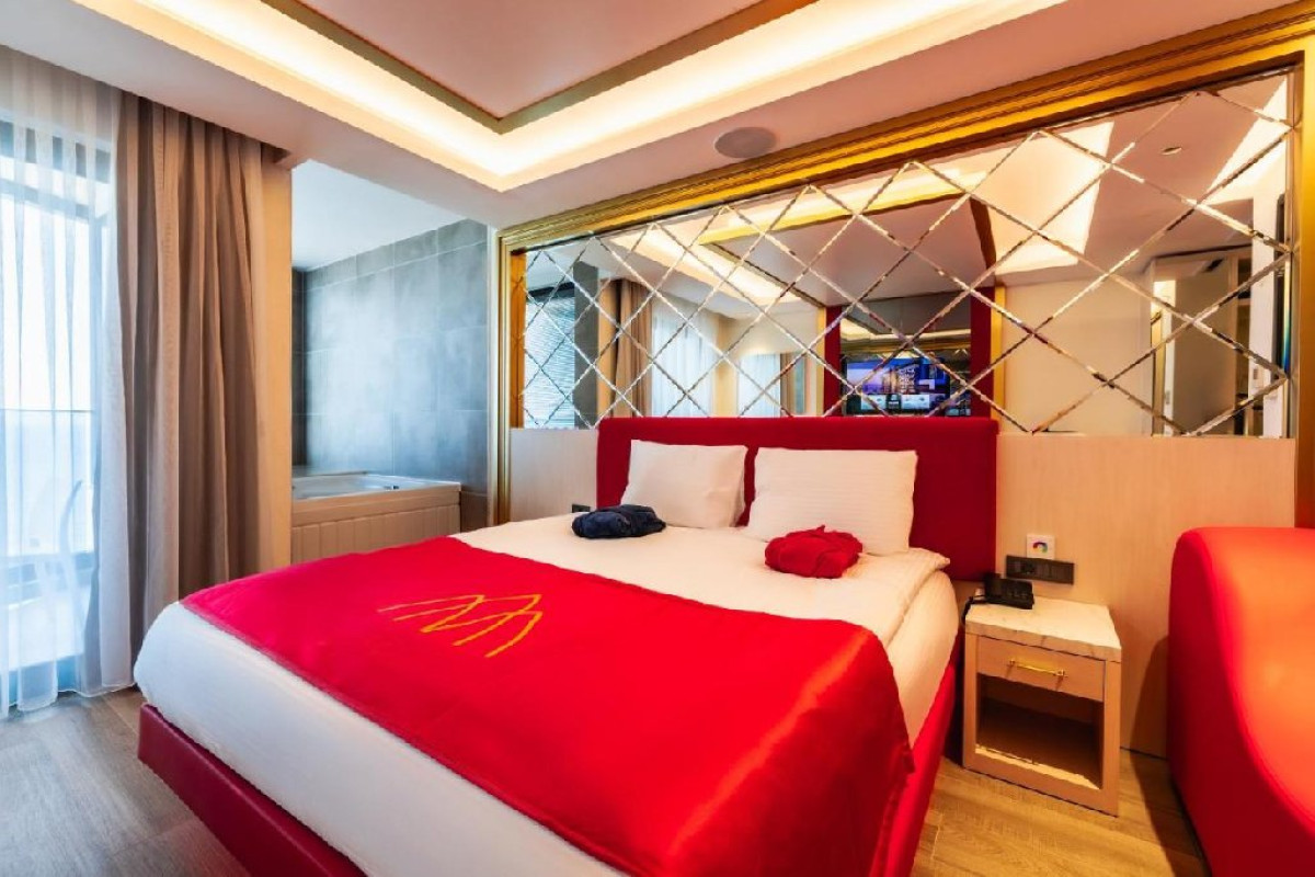 GRANADA LUXURY RED (Adult only +16)