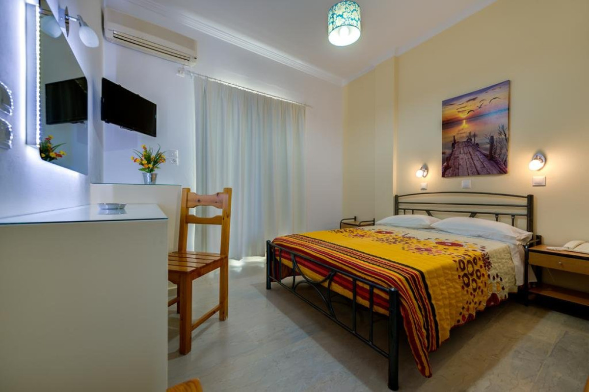 Akis Hotel (Kamari Santorini)