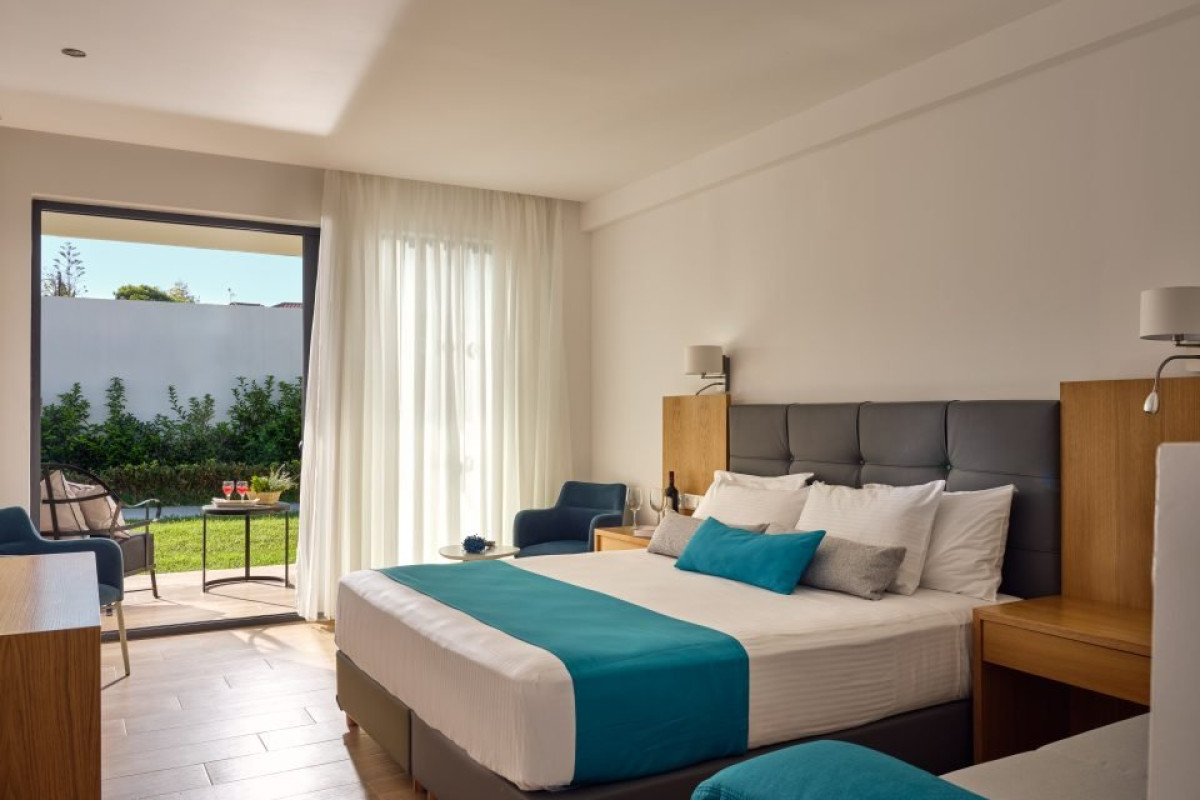 Cavo Orient Beach Hotel
