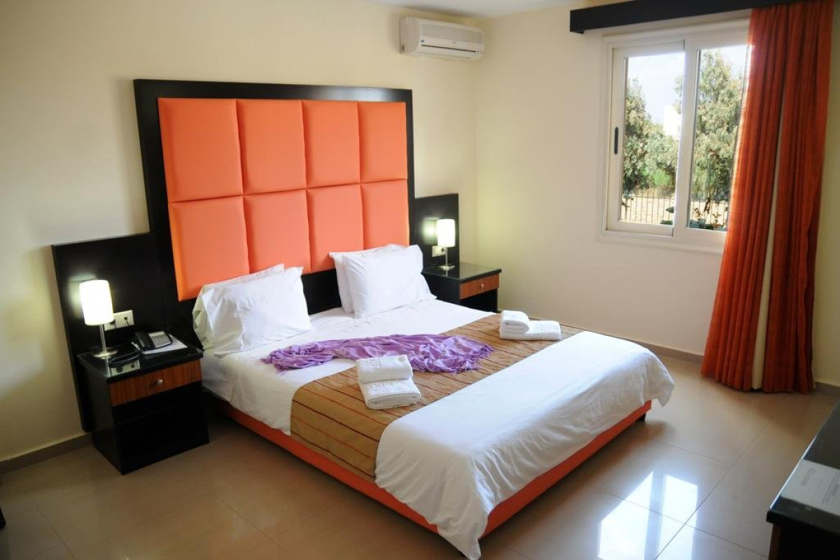 CHRISPY WORLD HOTEL (K)
