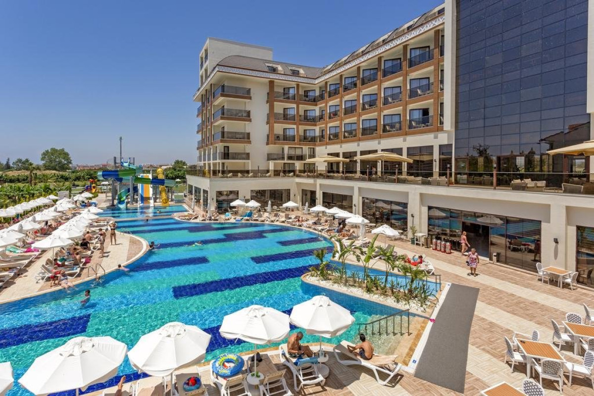 GLAMOUR RESORT AND SPA