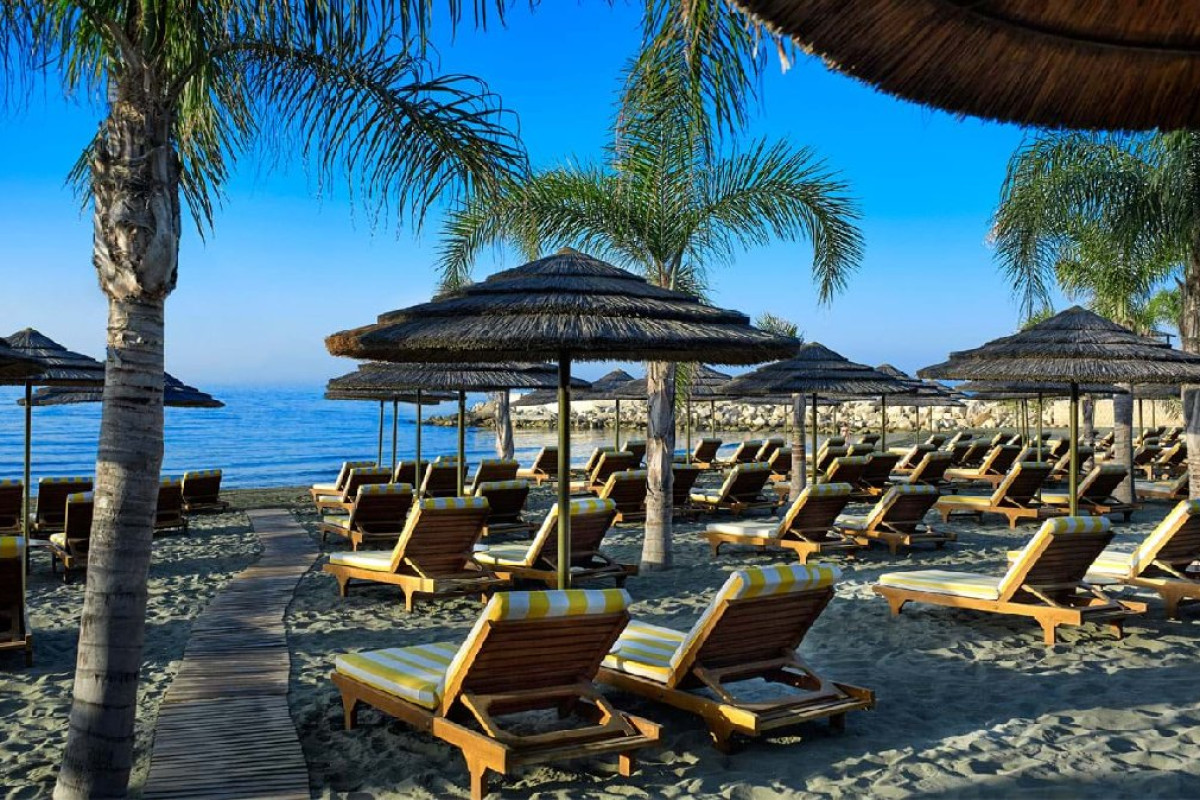 FOUR SEASONS HOTEL