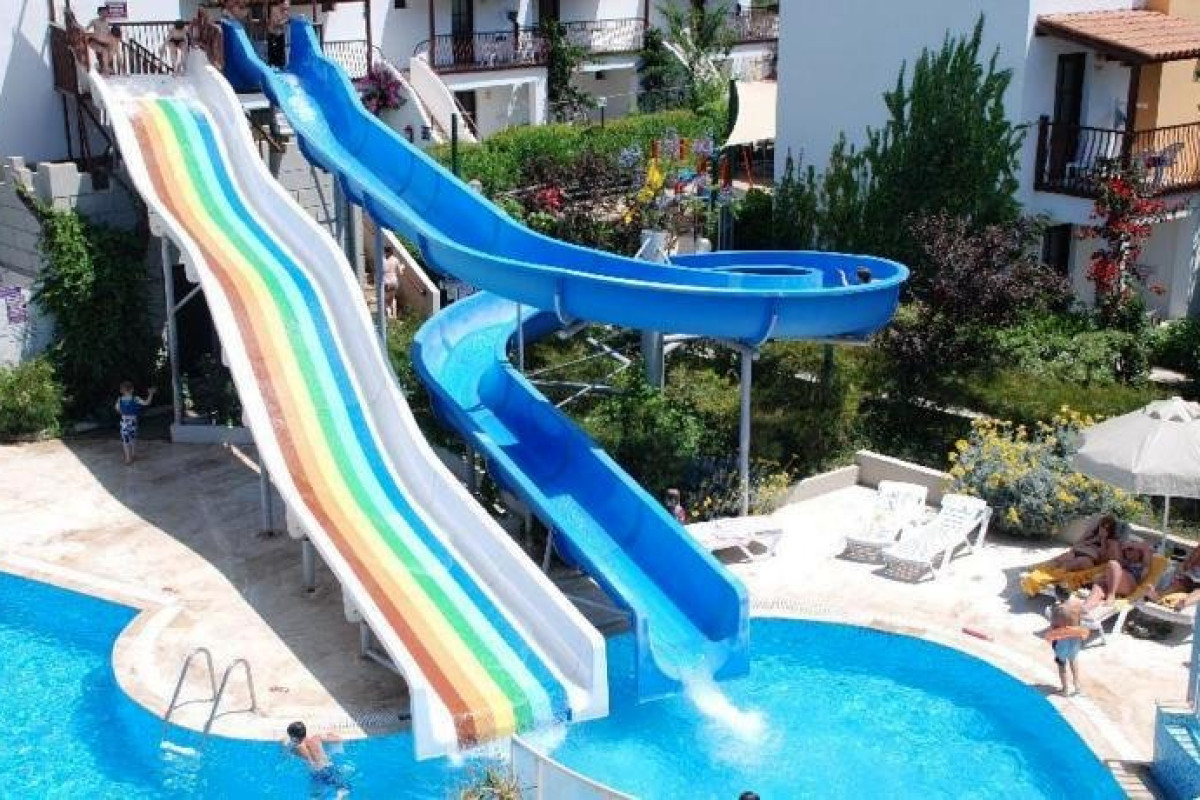 IZER BEACH CLUB HOTEL (Torba)