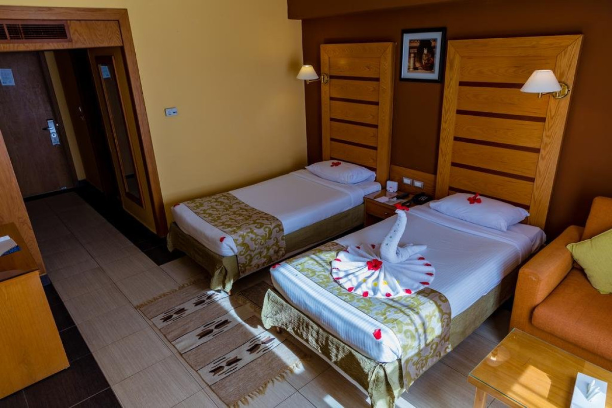 GOLDEN BEACH RESORT