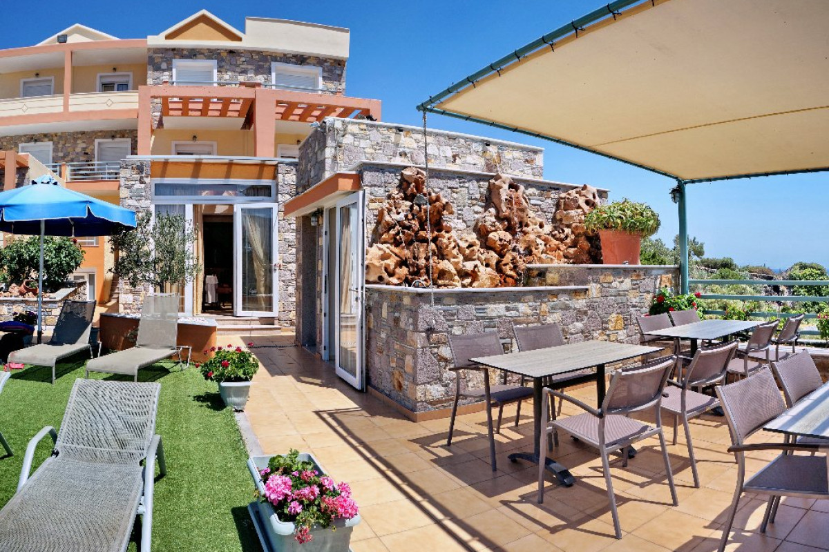 Vicky Hotel and Studios, Agios Isidoros Plomari