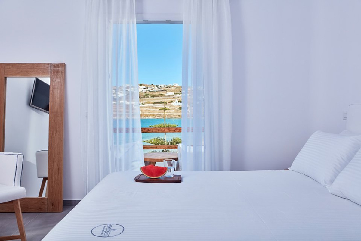 Mykonos Waves Beach House and Suites (K)