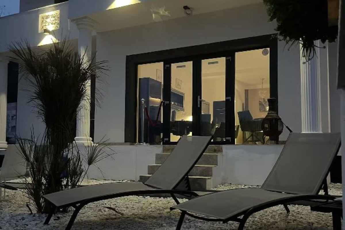 . Riviera 990 Ambasador Camere de inchiriat