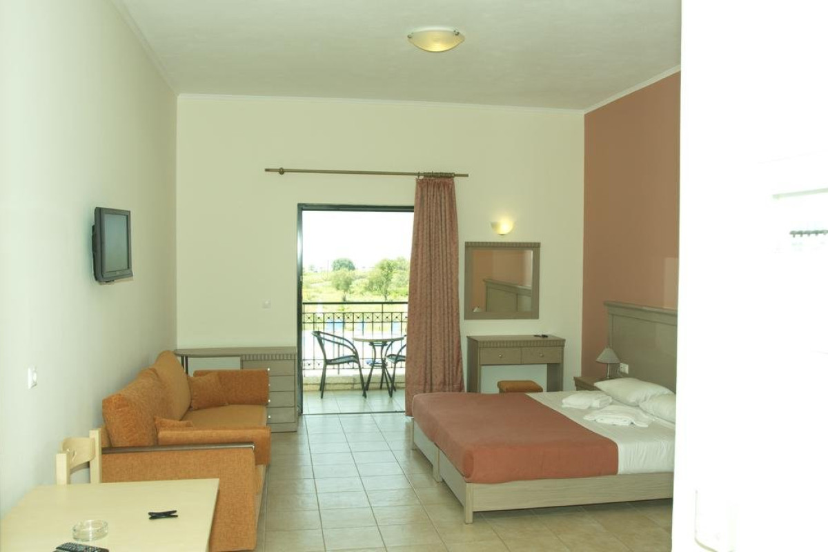 Perdika Resort (Karavostasi)