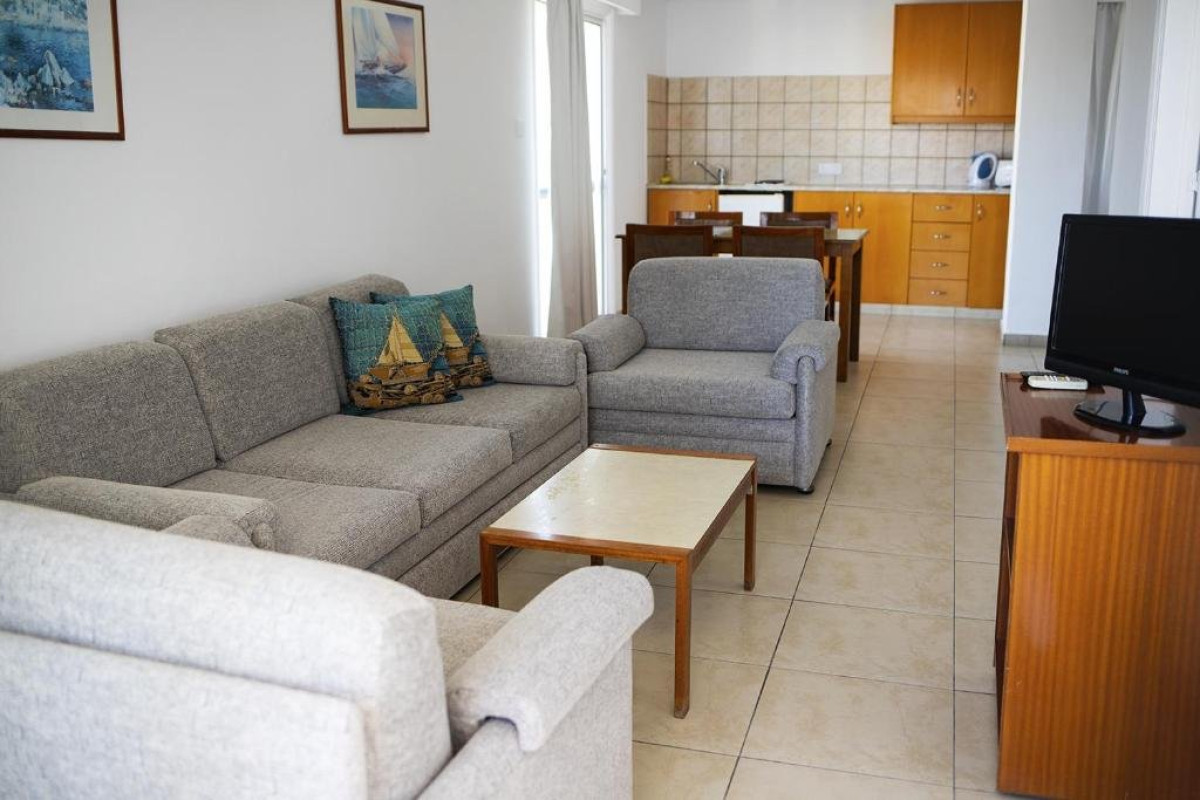 SUN HALL BEACH HOTEL APARTMENTS (Larnaca City)