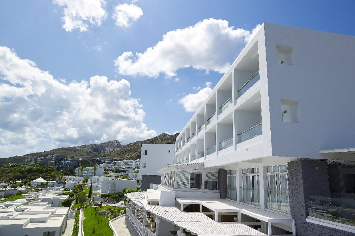 Dimitra Beach Hotel and Suites (Agios Fokas)
