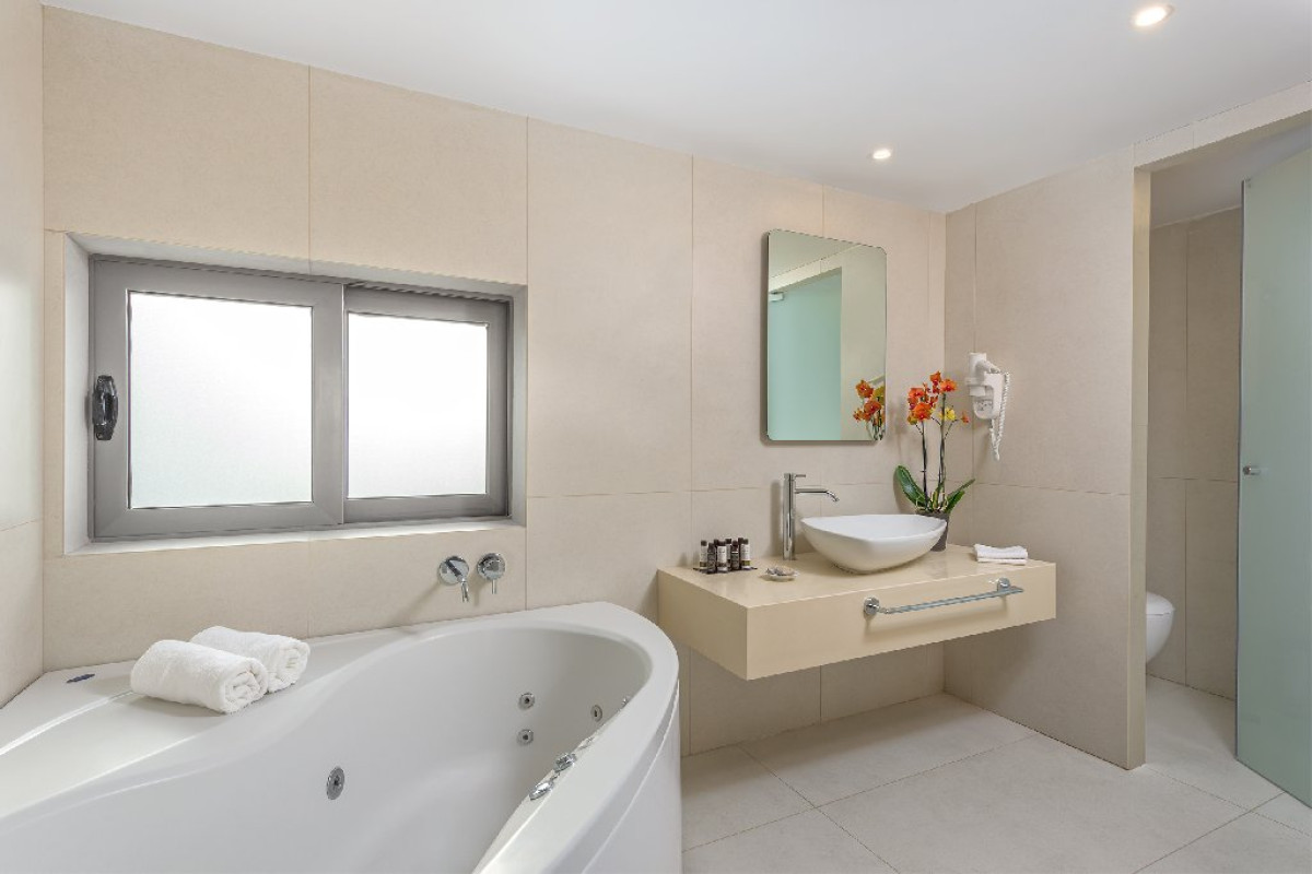 The Ixian All Suites - Adults Only 16+