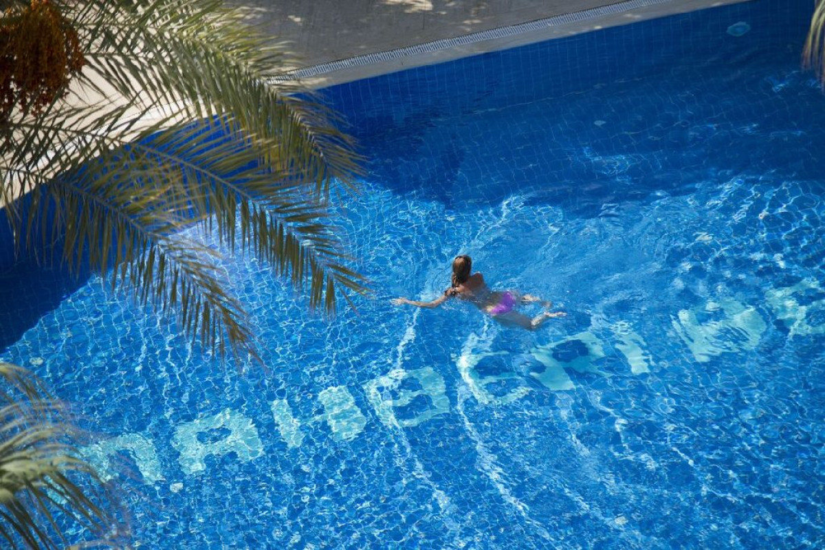 MC MAHBERI BEACH HOTEL