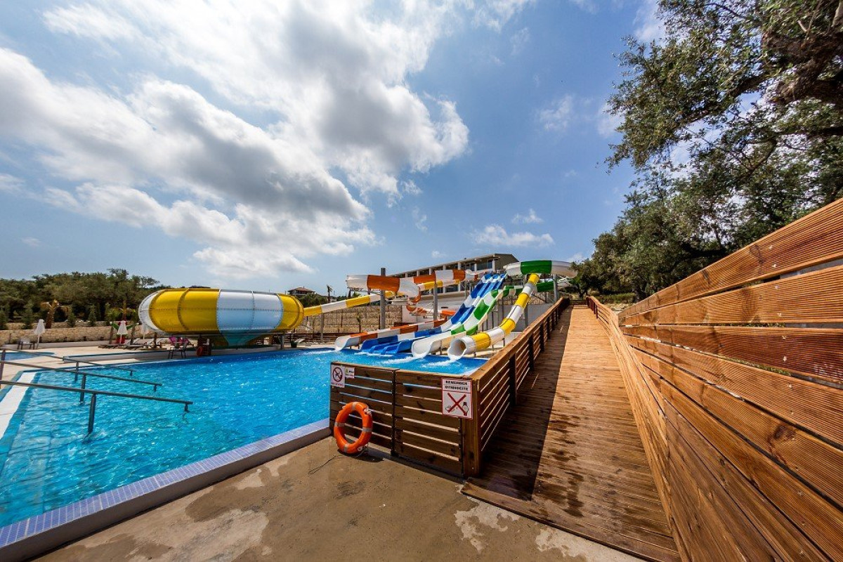 Caretta Paradise and Waterpark (Tragaki)