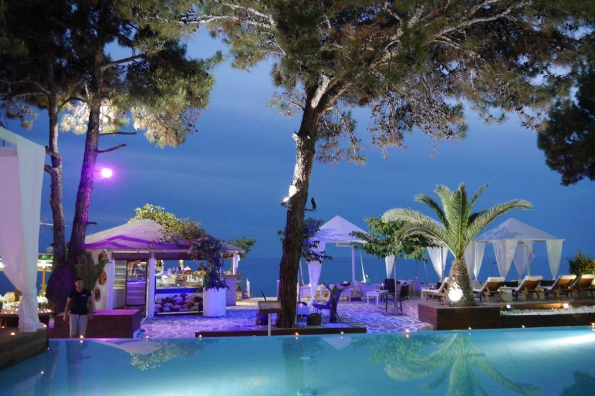 Kapahi Beach Hotel ( Pefkari)