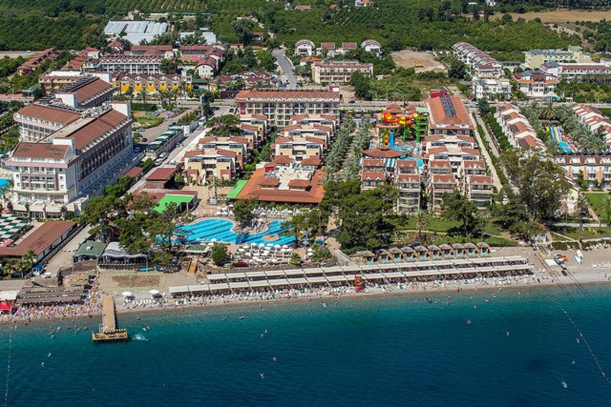 CRYSTAL AURA BEACH RESORT SPA