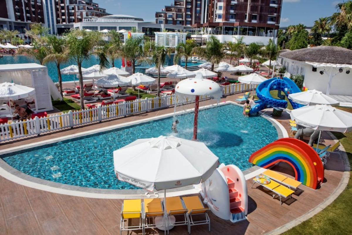 SELECTUM LUXURY RESORT