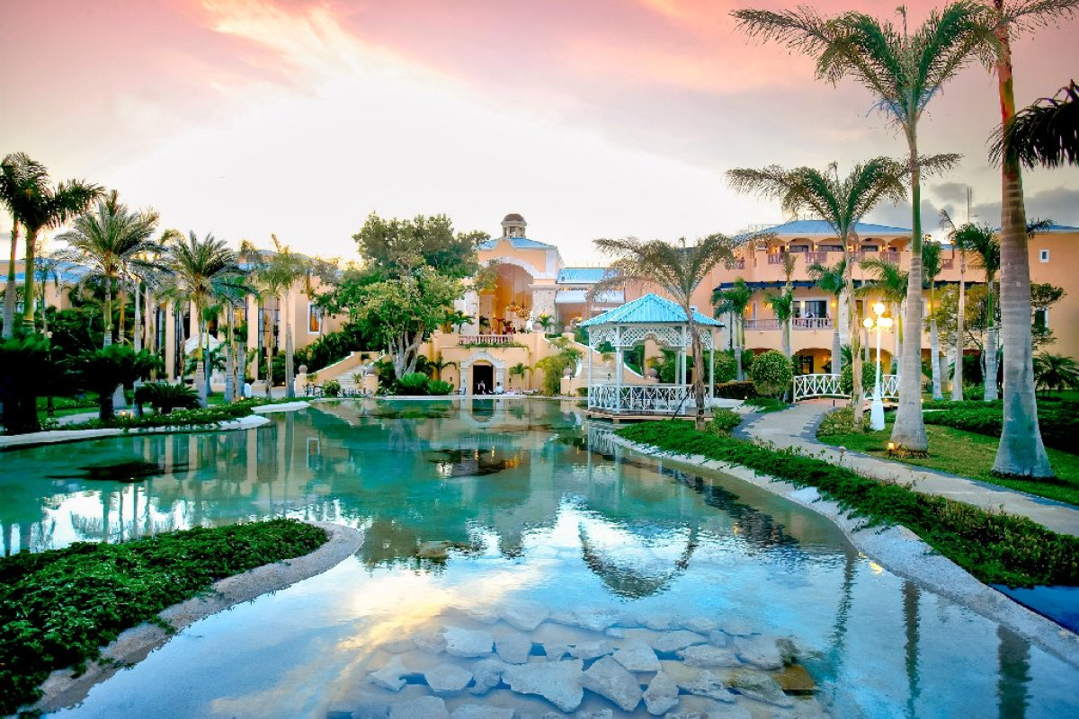 Royal Hideaway Playacar