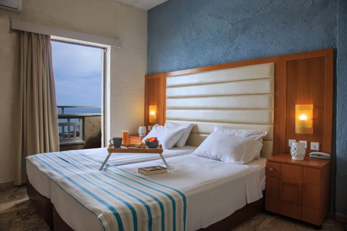 Sunset Beach Hotel (Kokkini Hani)