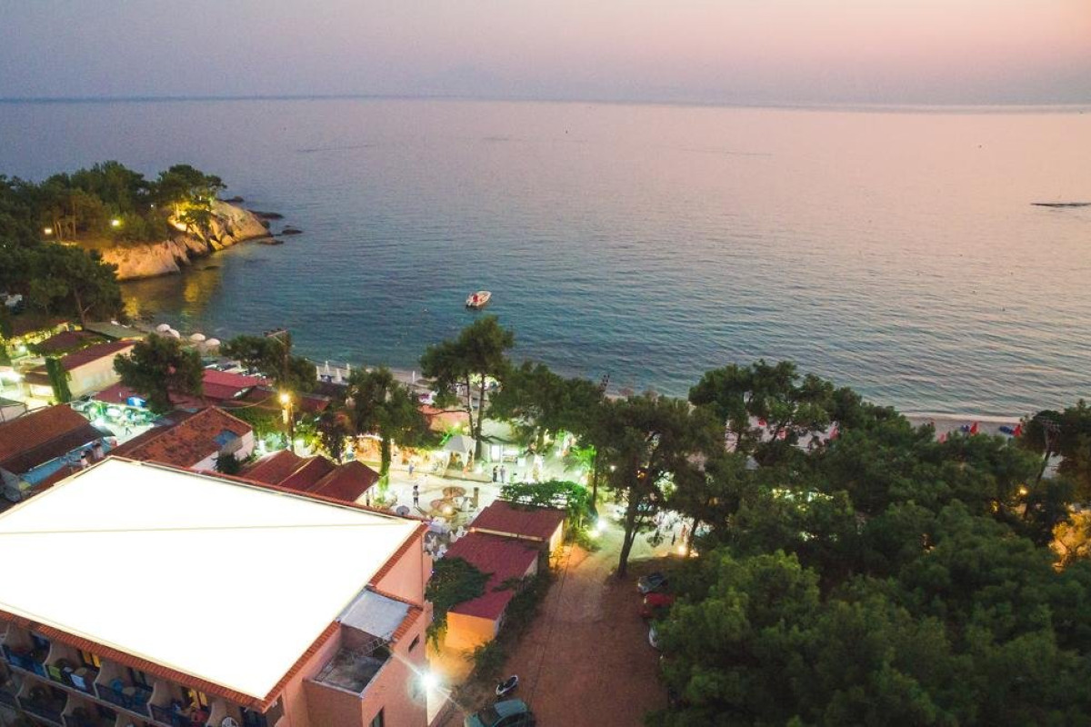 Kapahi Beach Hotel ( Pefkari)
