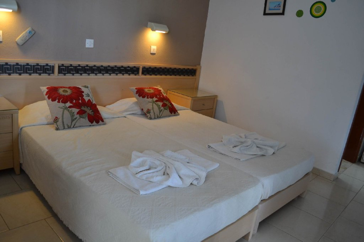 White Palace Studios (Faliraki) - clasificare 3 chei