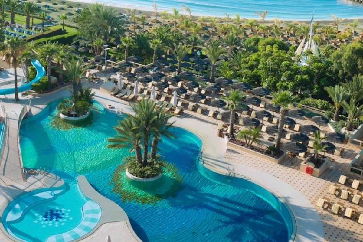 FOUR SEASONS HOTEL