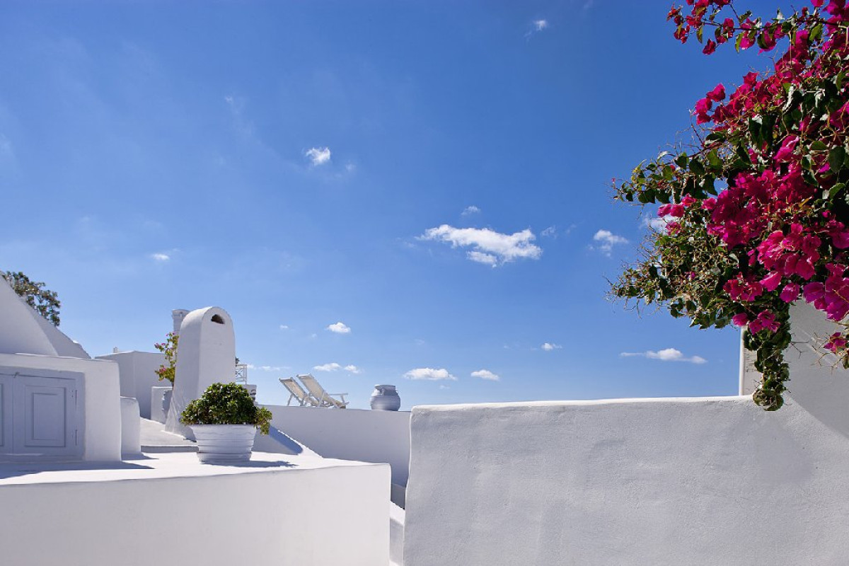 Cliffside Suites (Firostefani - Santorini)