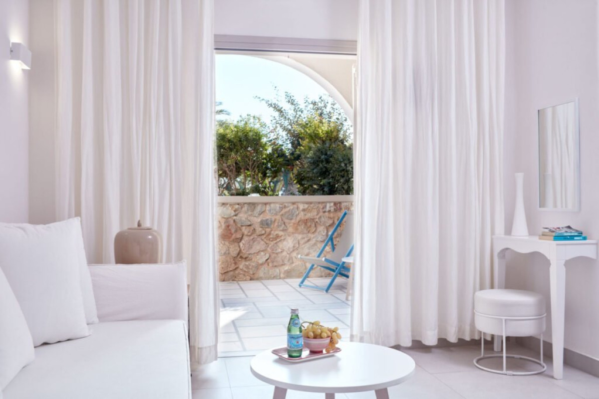 Santo Miramare Resort (Perivolos - Santorini)