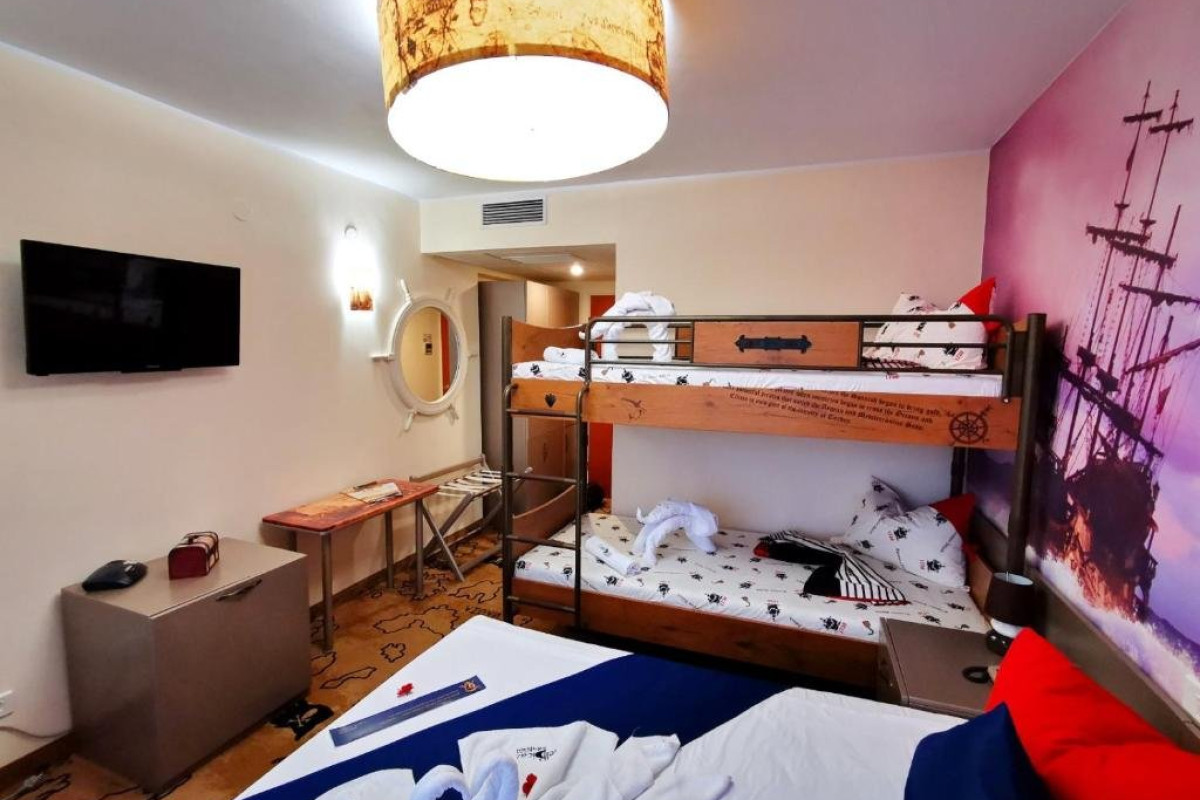 HOTEL PIRATES RESORT.
