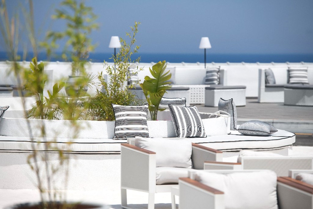 Mr and Mrs White Crete Boutique Lounge (K)