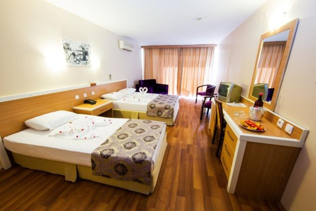 TUNTAS BEACH HOTEL