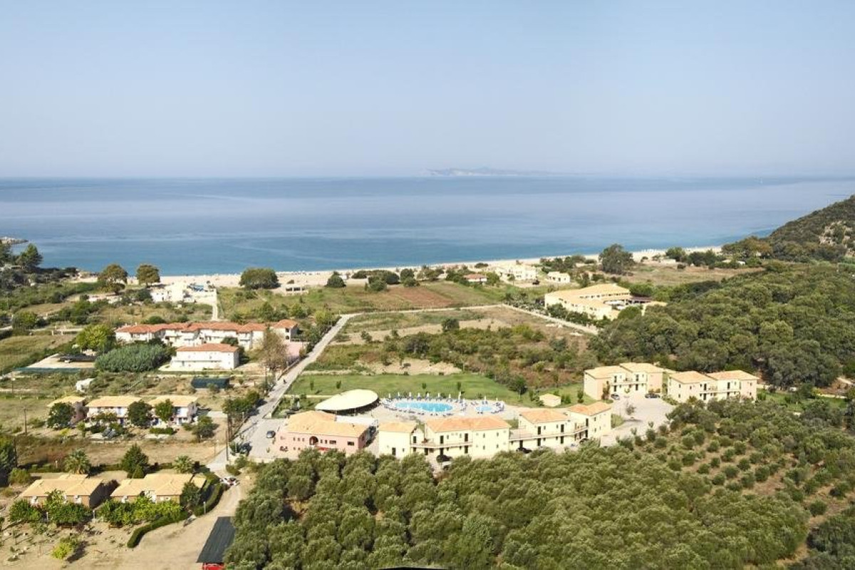 Perdika Resort (Karavostasi)