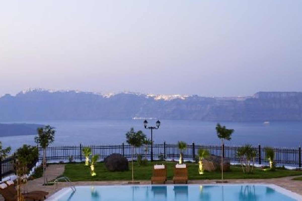 MAISON DES LYS LUXURY SUITES