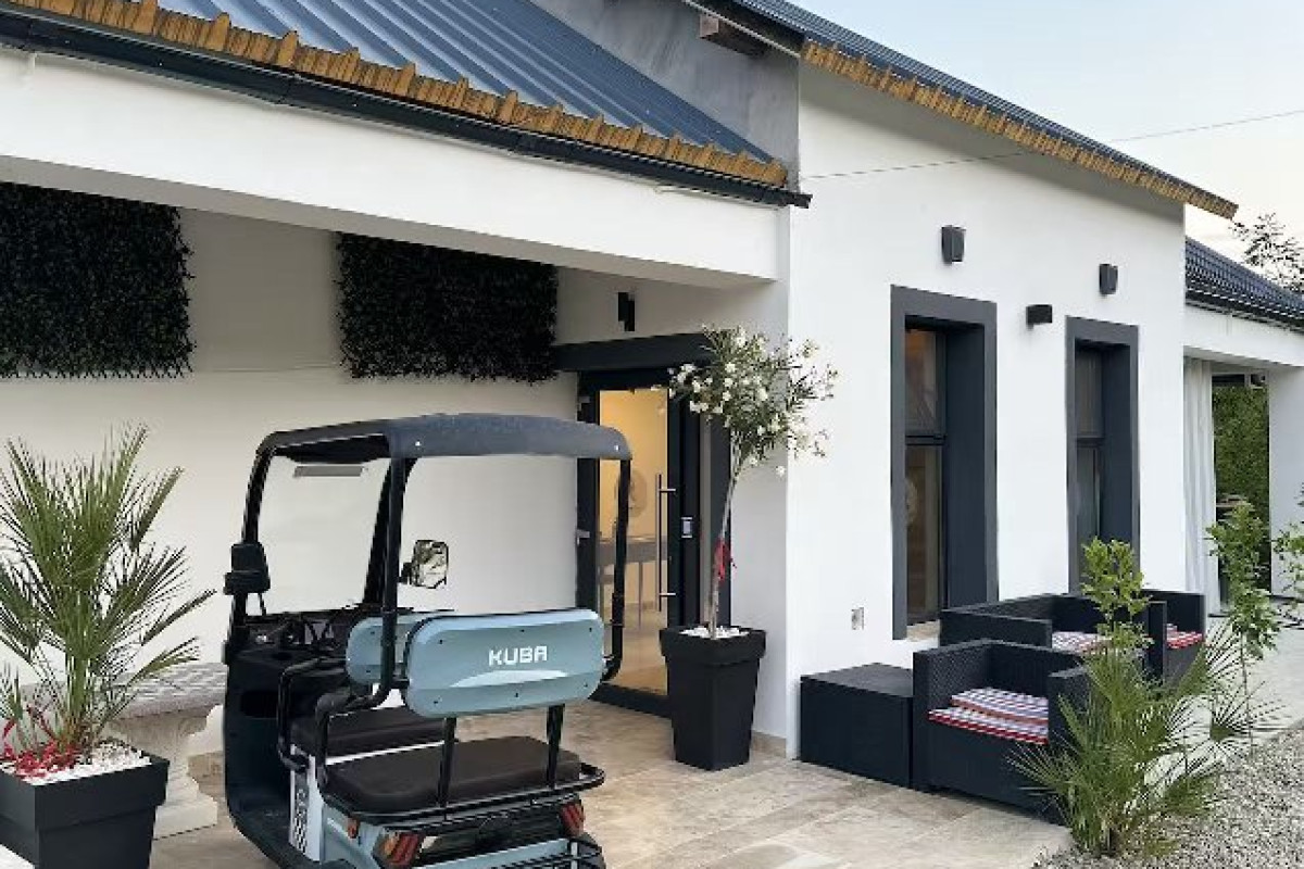 . Riviera 990 Ambasador Camere de inchiriat