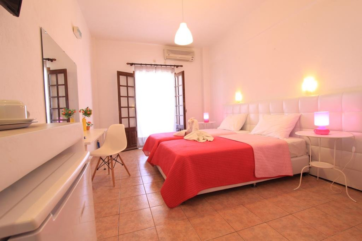 Iliada (Perivolos - Santorini)