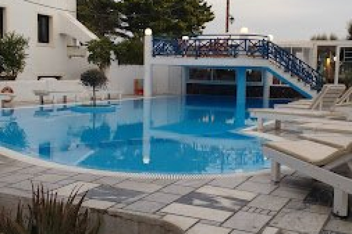 Veggera Hotel (Perissa Santorini)