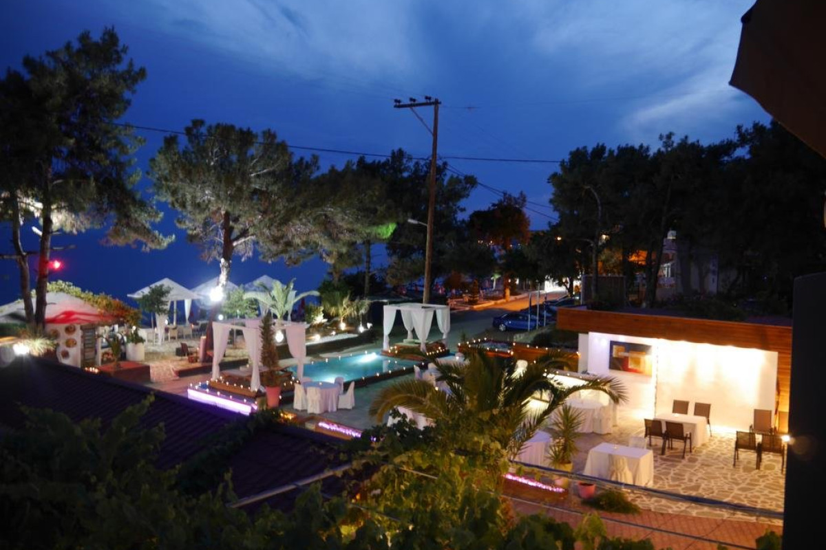 Kapahi Beach Hotel ( Pefkari)