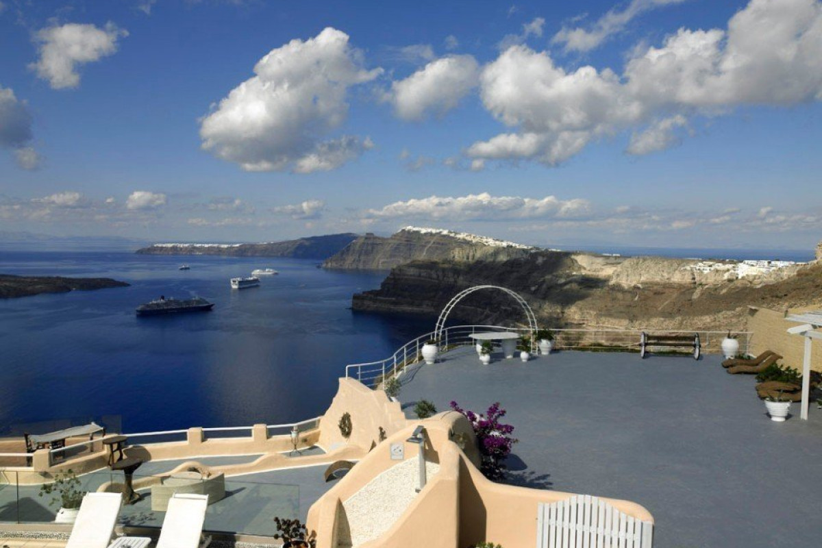 Suites of the Gods Cave Spa Hotel (Megalochori - Santorini)