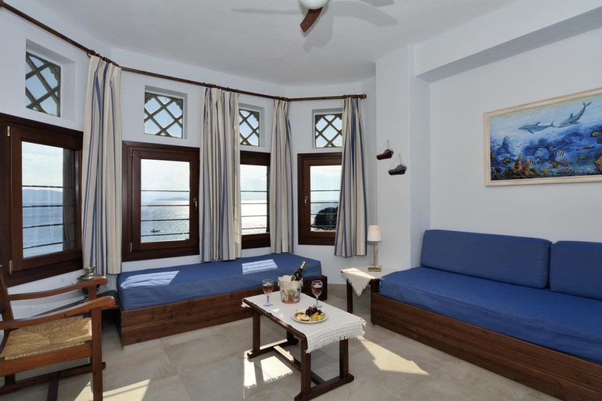 Diplomats Holidays Hotel