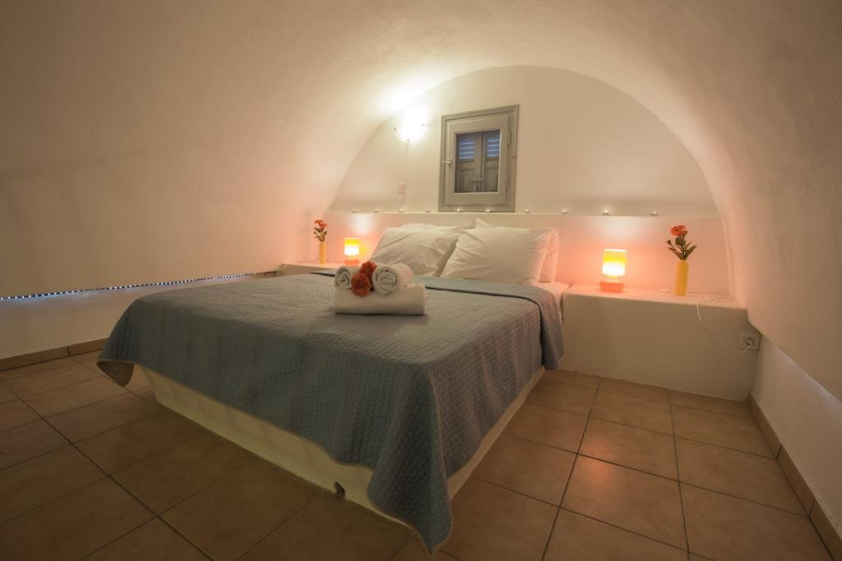 Odysseas (Perivolos - Santorini)