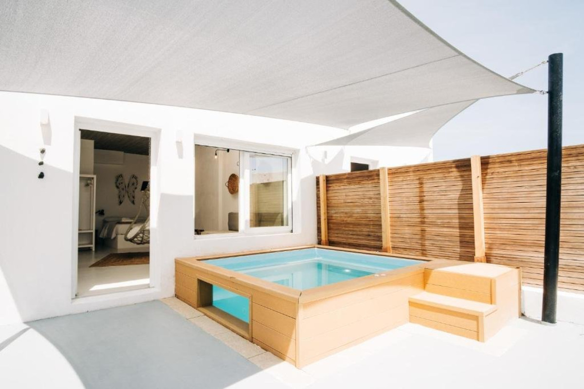 Mesanto Luxury Suites (Megalochori Santorini)