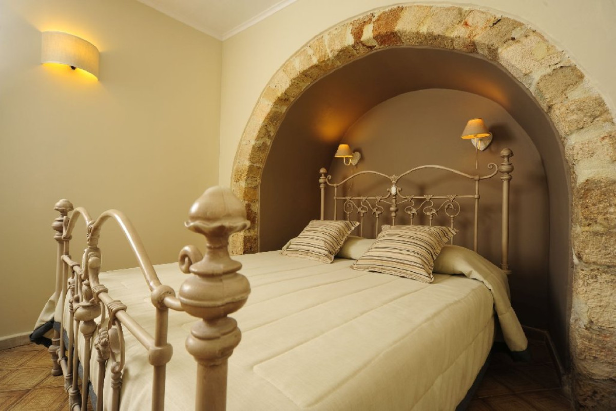 Mythos Suites (K)