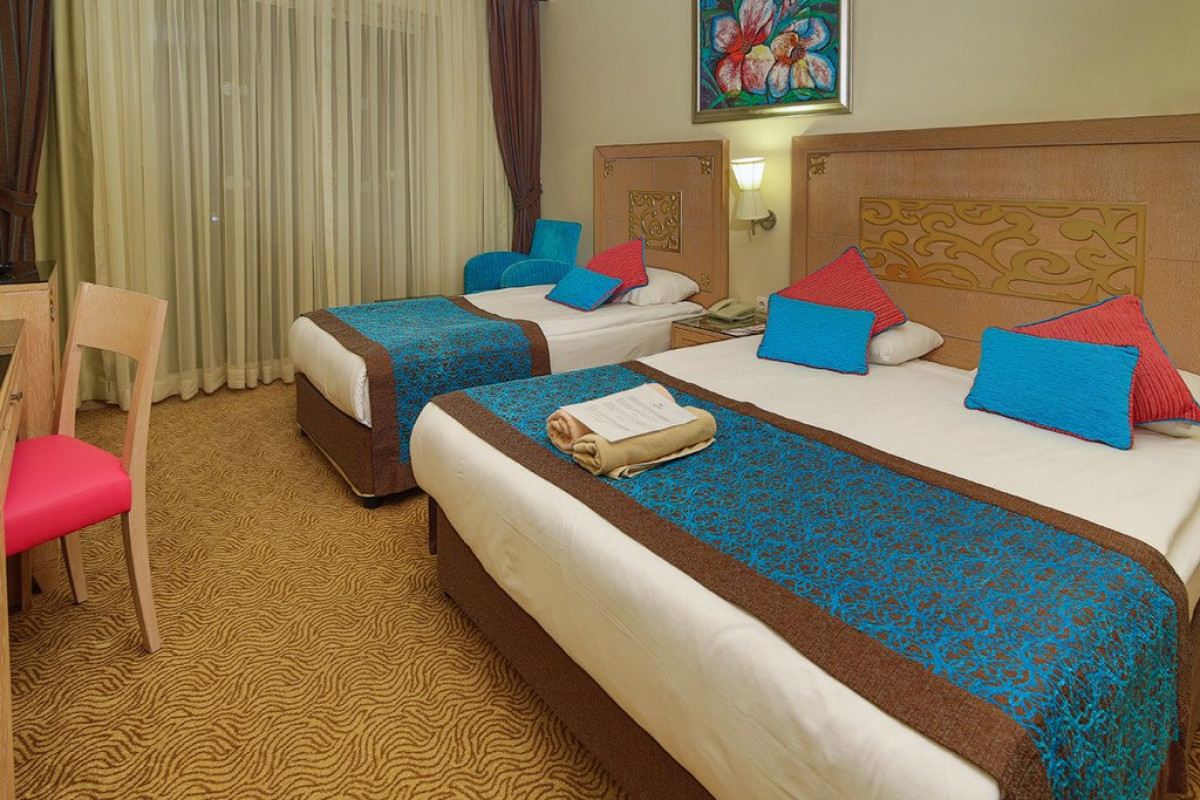CRYSTAL DE LUXE RESORT