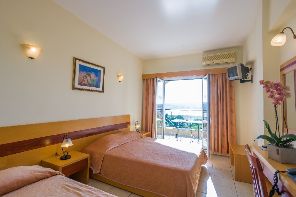 Hellinis Hotel (Kanoni)