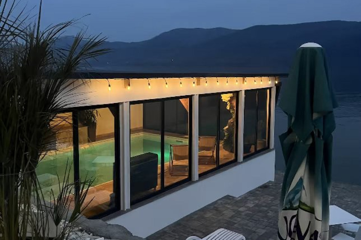 . Riviera 990 Ambasador Camere de inchiriat