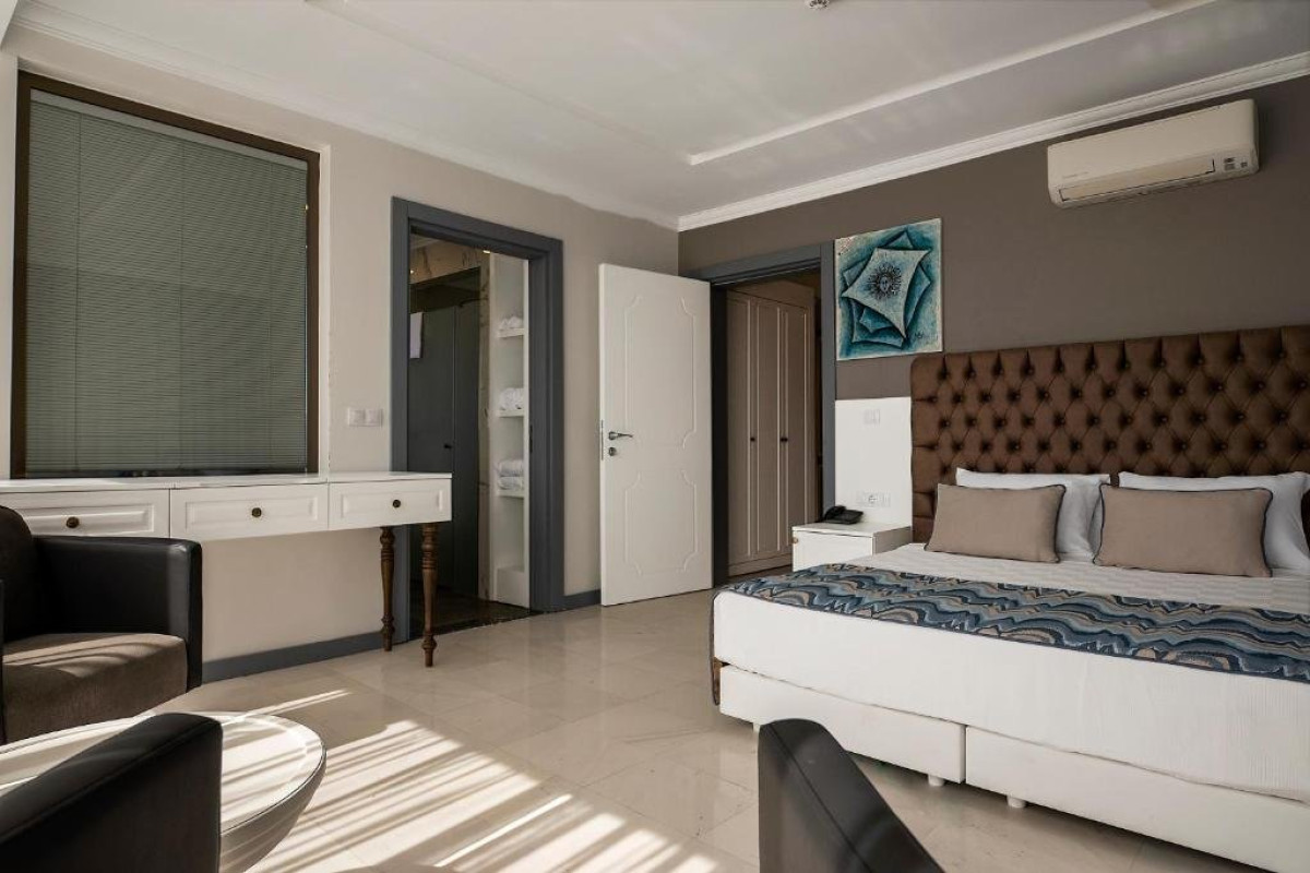 BLUE MARLIN DELUXE SPA RESORT